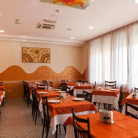 Sandra Hotel