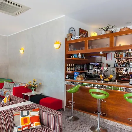 Hotel Sandra 3*