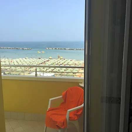 Sandra Hotel 3*