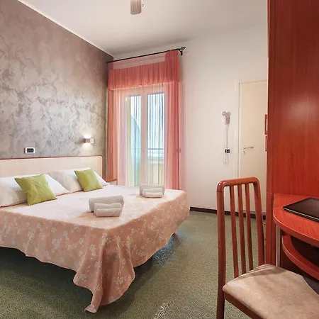 Sandra Hotel