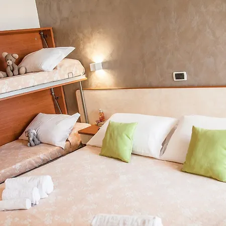 Sandra Hotel