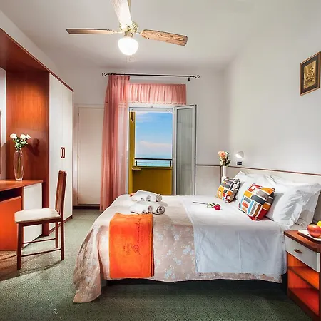 Sandra Hotel