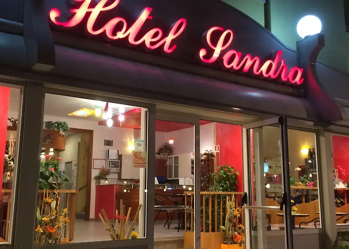 Sandra מלון 3*